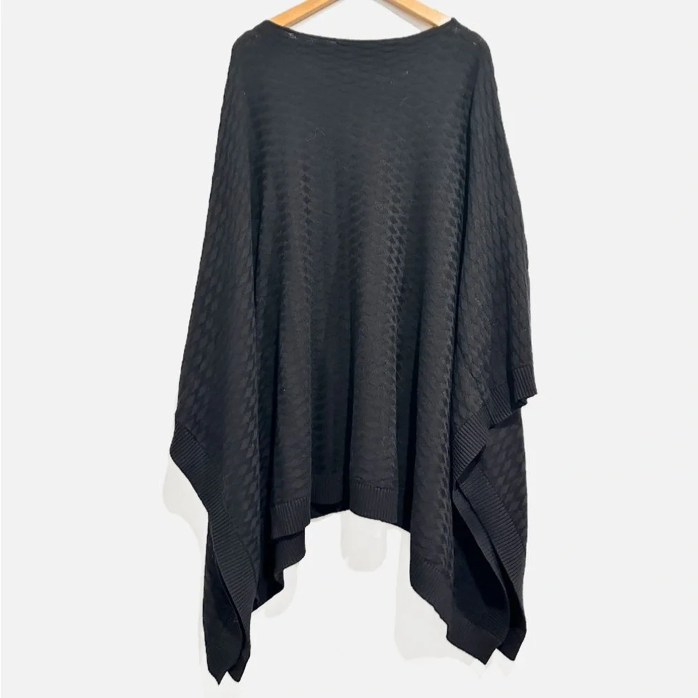 Lululemon Divinity Poncho Scarf Woven, Black, One Size. Chic Workout Coverup